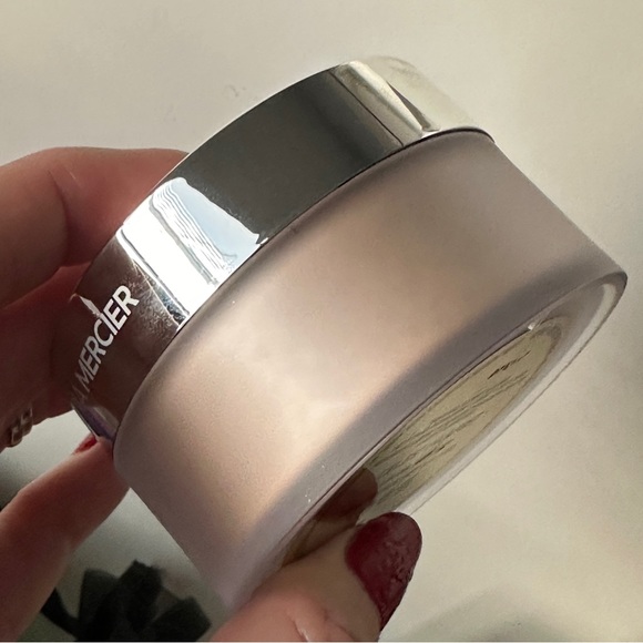 LAURA MERCIER Translucent Loose Setting Powder - Light Catcher - Picture 6 of 12